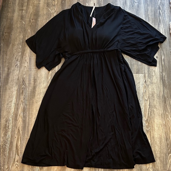 NWT Soma Rayon Soft Jersey Knit Black Dress M Built In Bra Flutter Sleeve - Picture 1 of 7